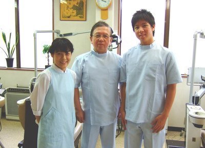 院長とスタッフ写真